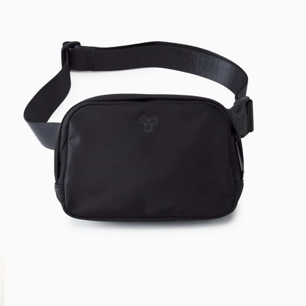 NWT TNA Black On-The-Way Bag